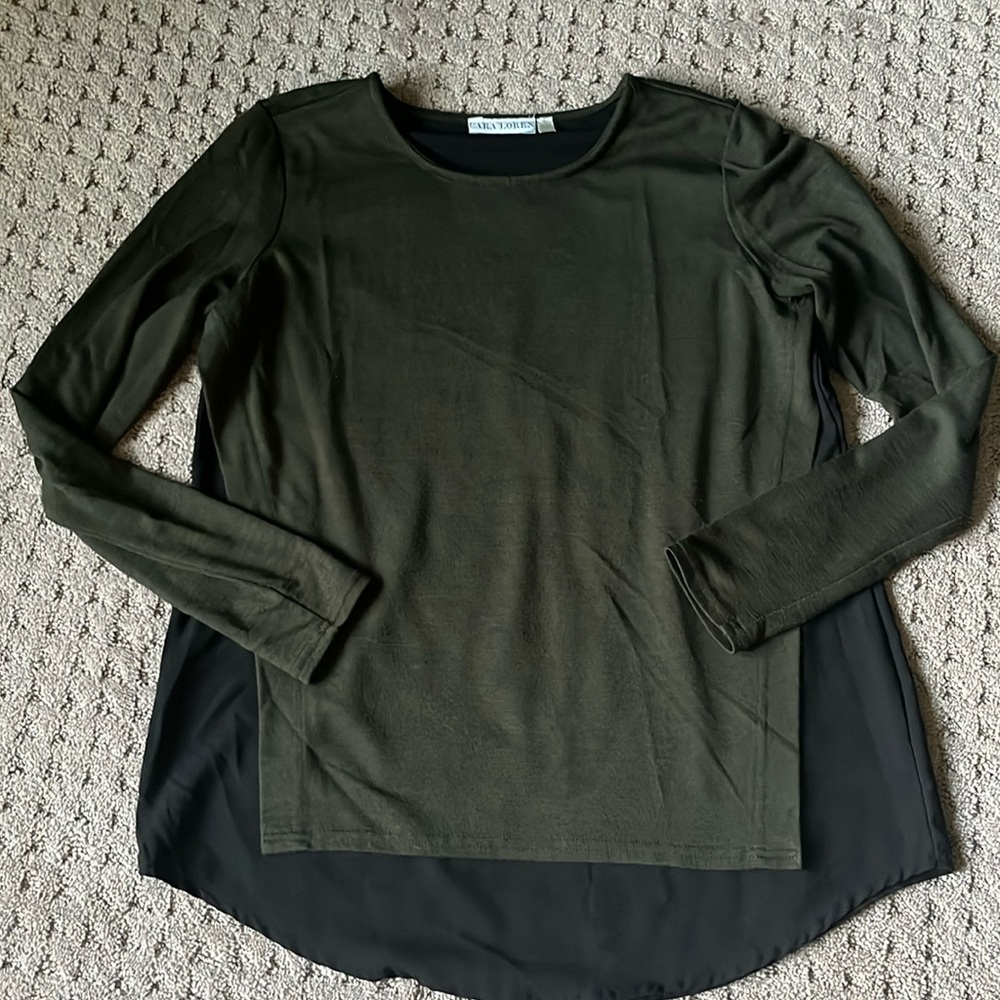 Medium black top with hunter green sleeves, front/back